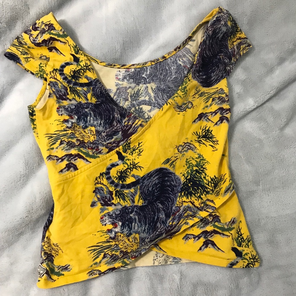 Guess top